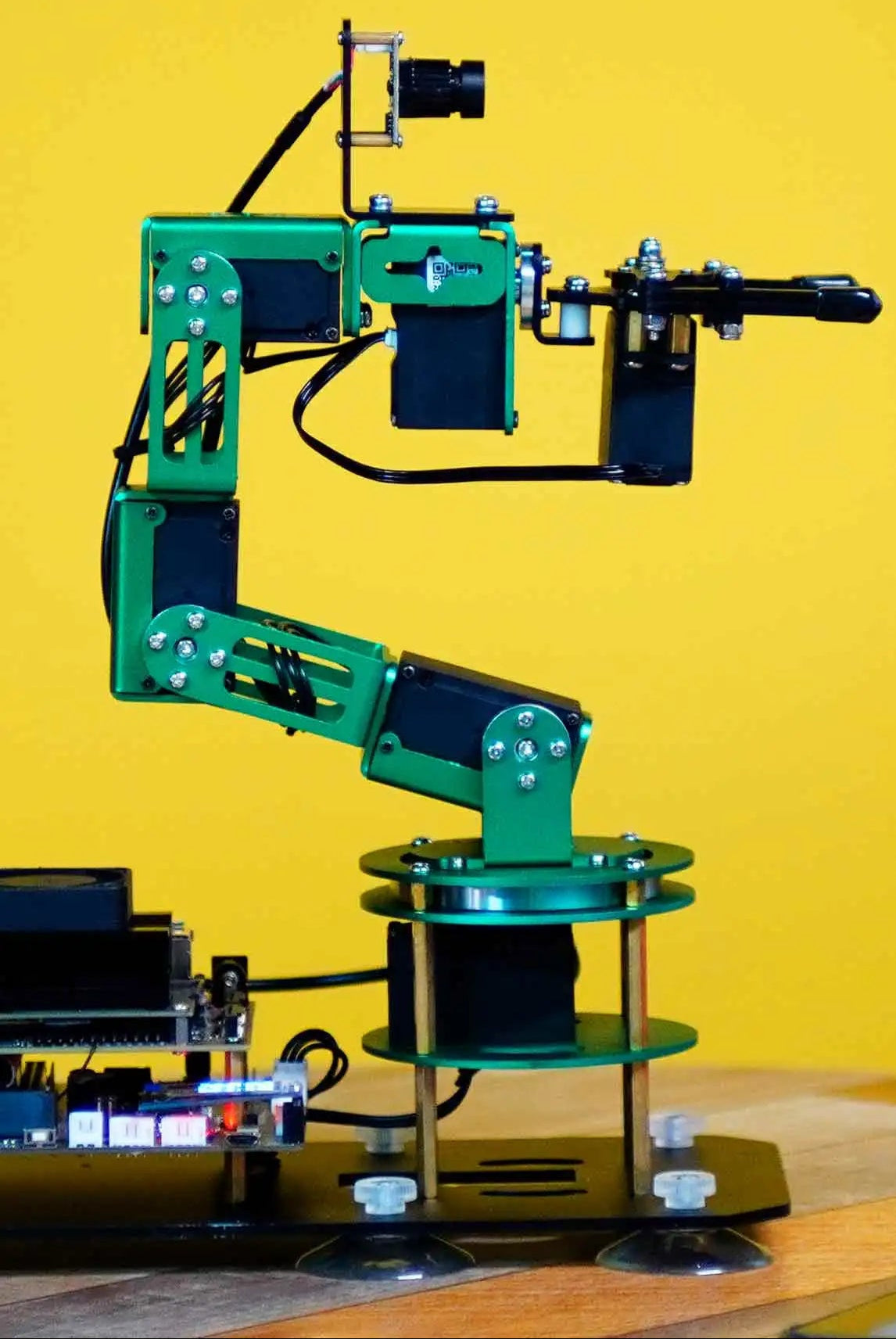 AI Robotic Arm Kit for Learning and Engineering Projects